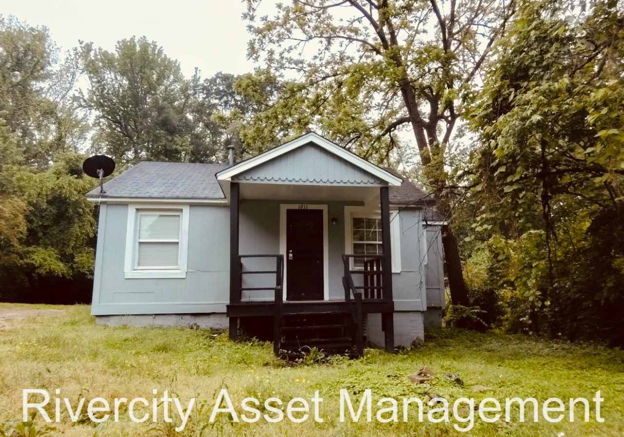 1911 The Oaks Avenue