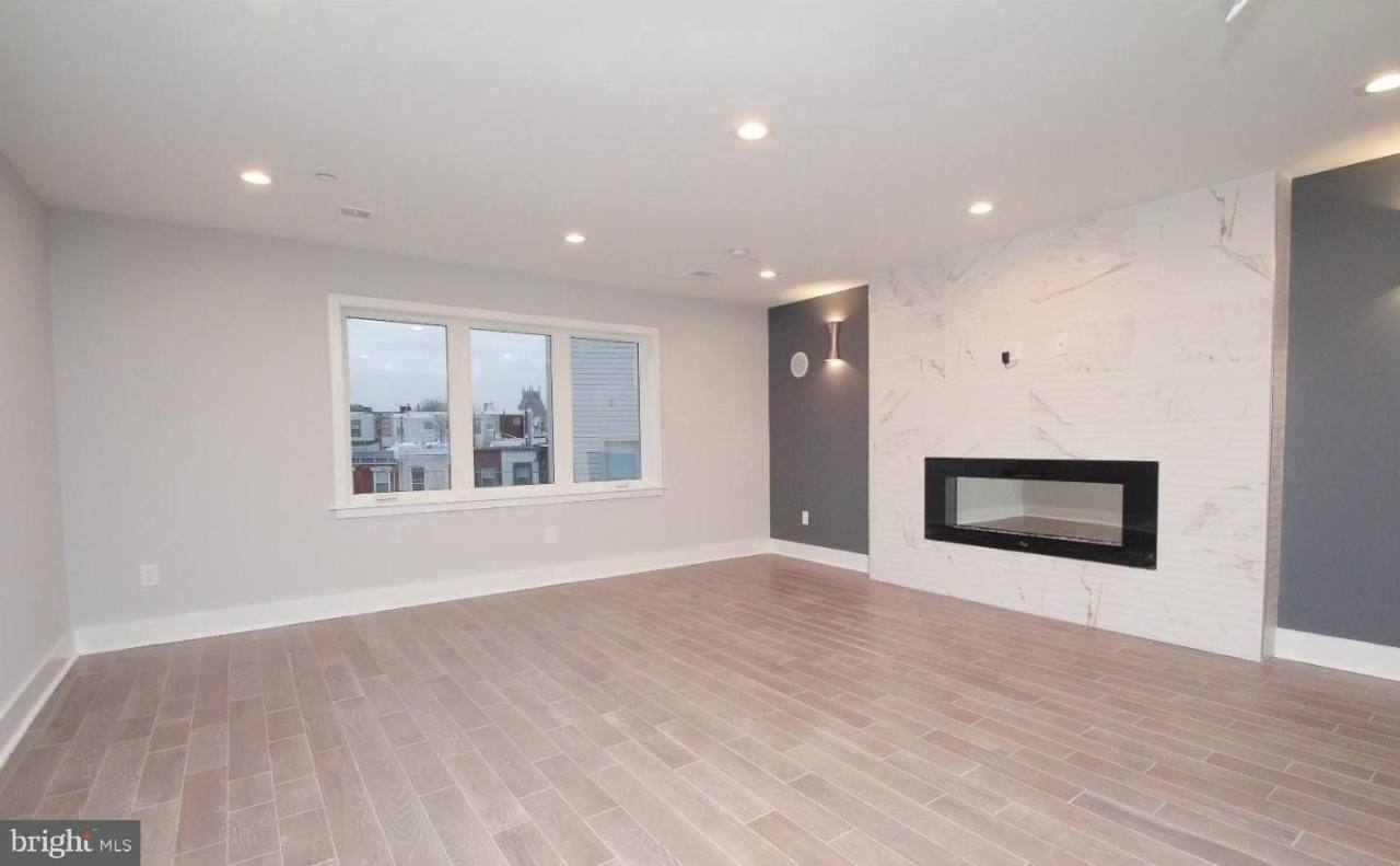 2562 FRANKFORD Avenue unit: 3F
