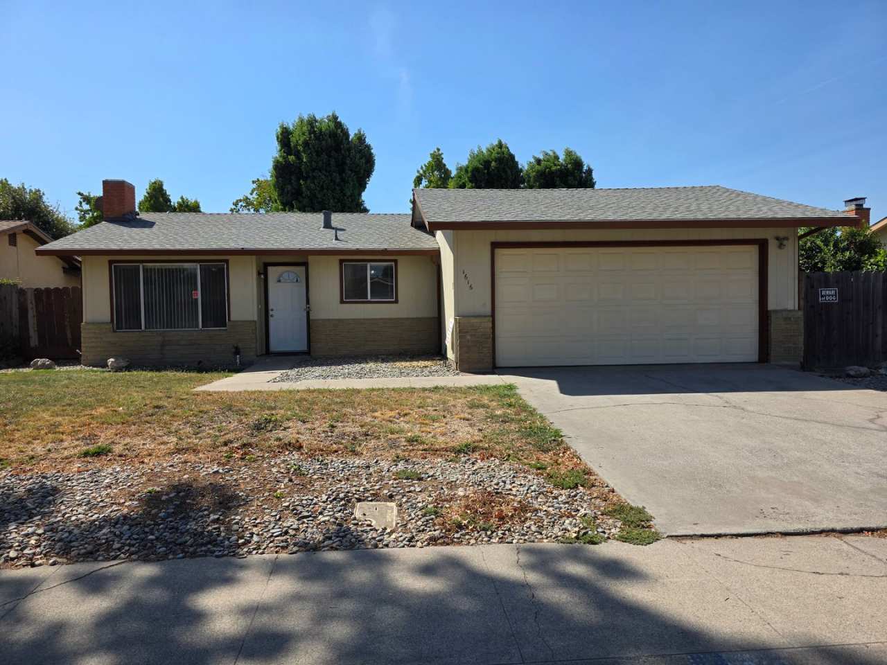 3-bedroom single story in east Modesto neighborhood!