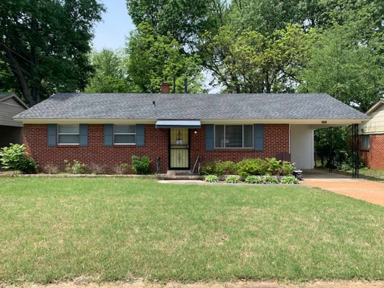 Beautiful Home in Colonial Acres!