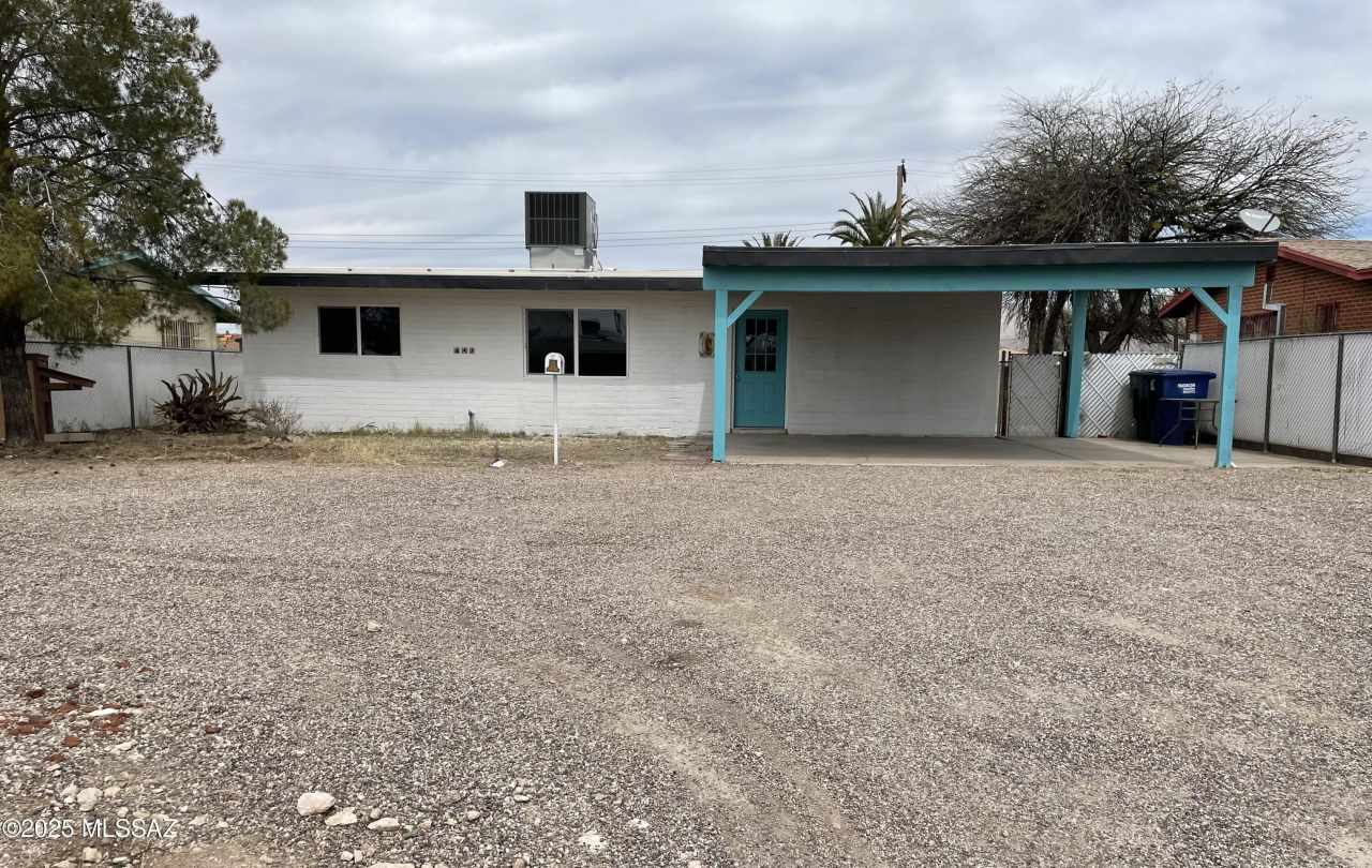 843 E Alturas Street