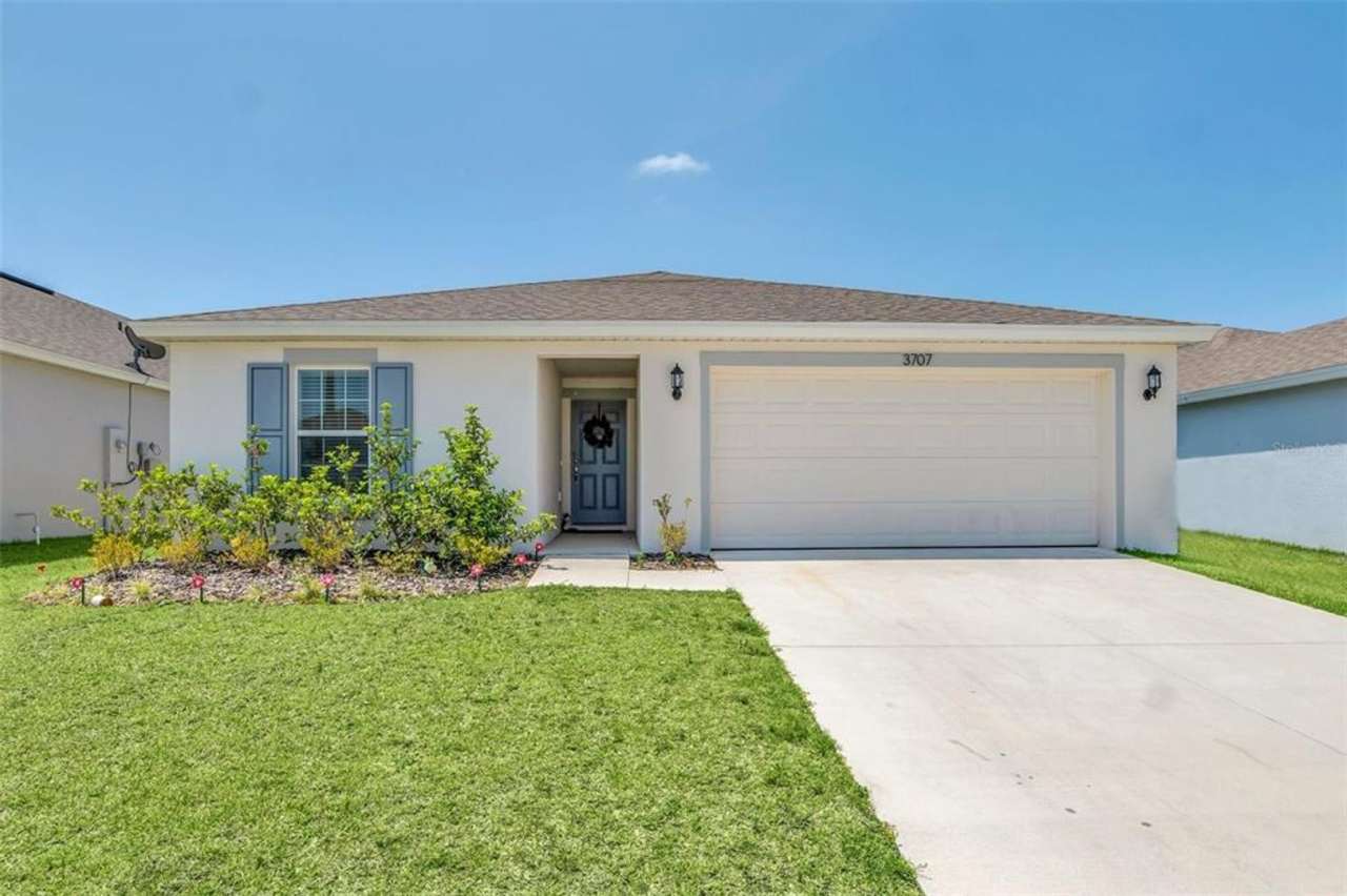 ONE MONTH FREE MOVE IN BY JANUARY! – Beautiful 3Bed/2Bath Home in Haines City