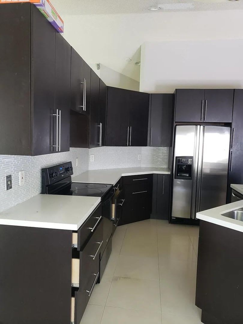 10084 NW 2nd Street, Plantation, FL 33324