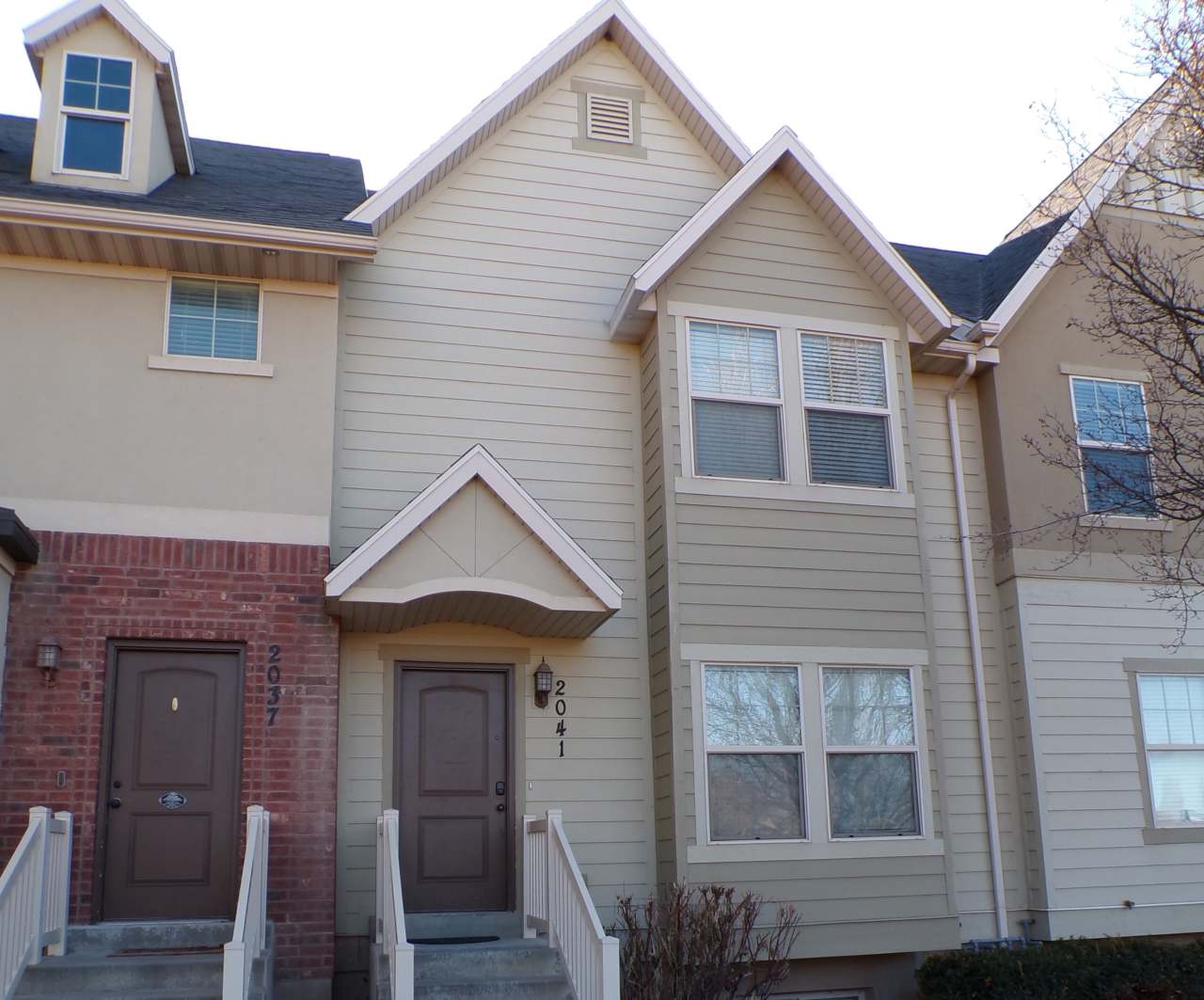 2041 West Crescent Row