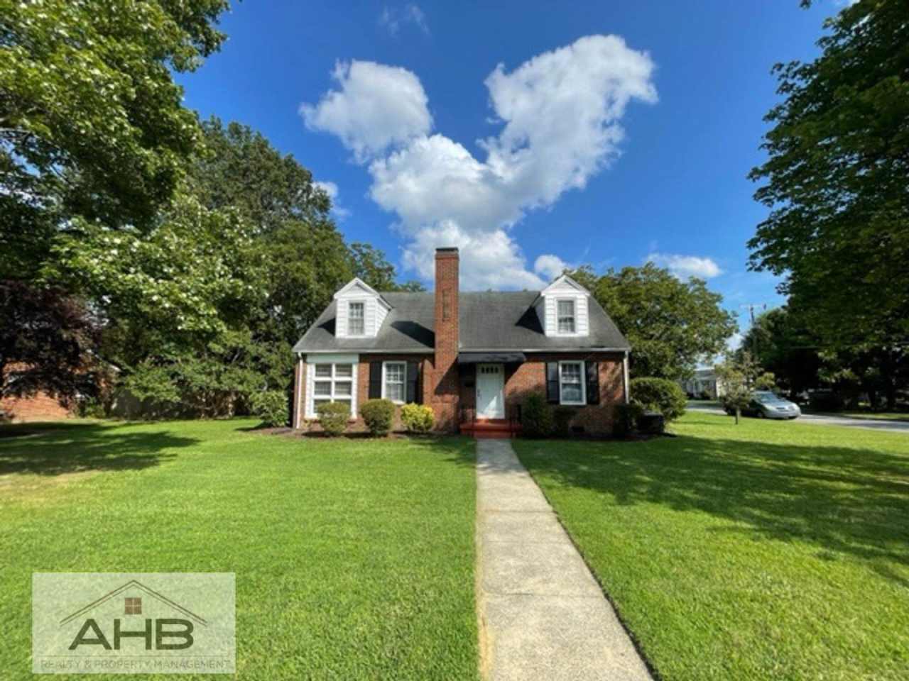 4 Bedroom 2 bath home with garage in beautiful downtown Graham!