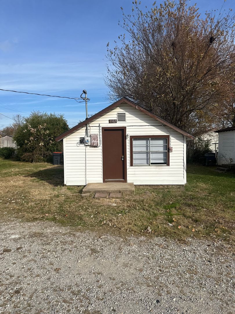 1 Bedroom, 1 Full Bathroom House - Within walking distance of Downtown Springdale