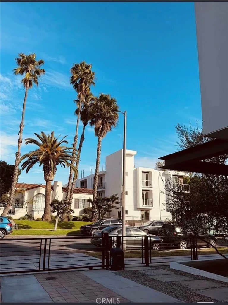 807 N Detroit Street