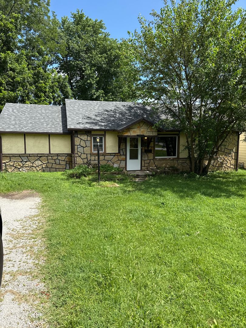 5 bedroom 2 bathroom house