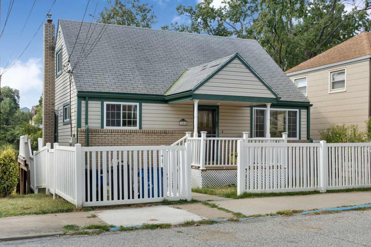 Recently Updated 3 Bedroom House In Mt. Washington. Short Walk To Grandview Avenue.