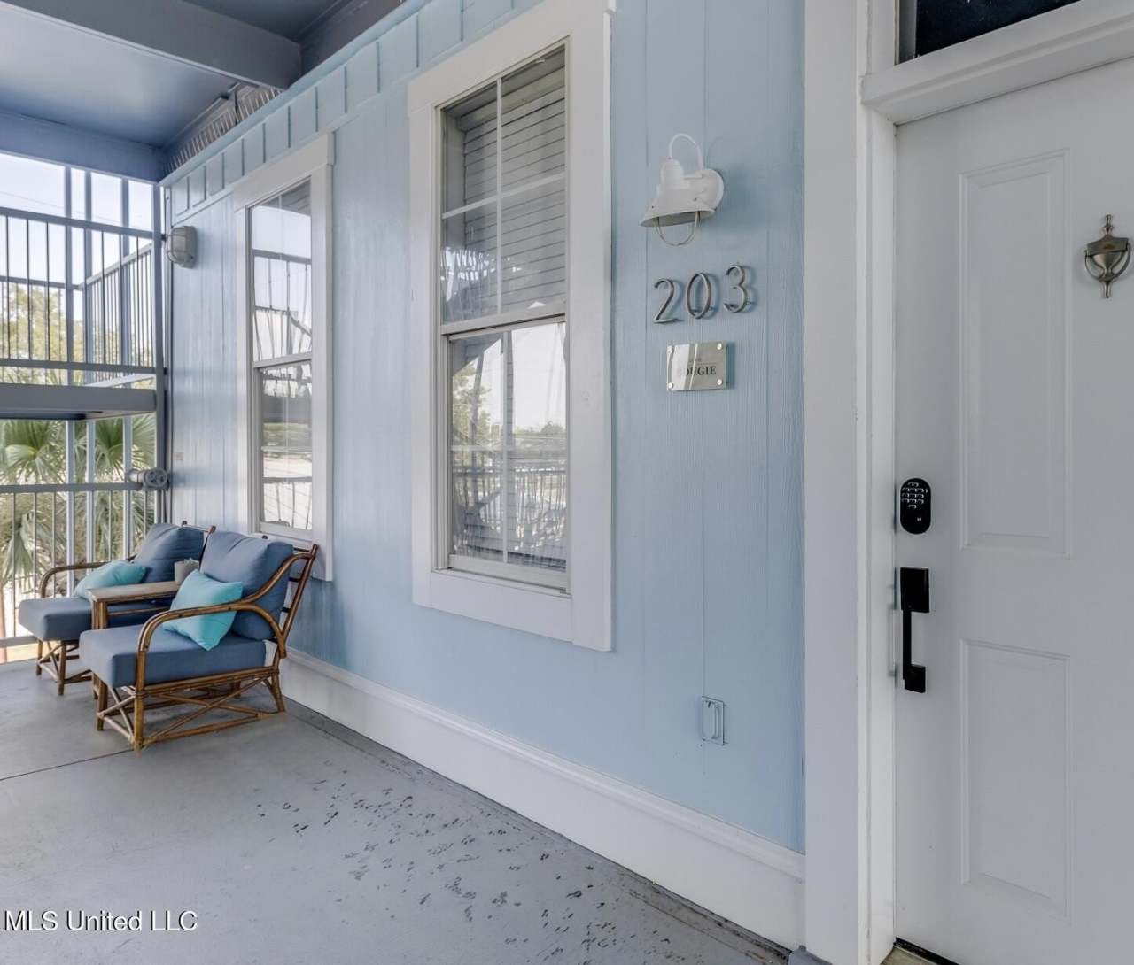 699 Dunbar Avenue lot: 203