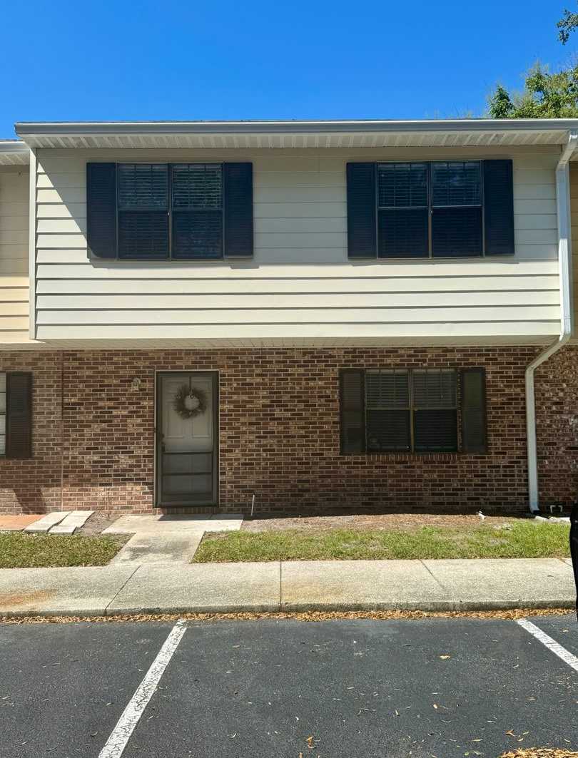 Move in ready condo with community pool!