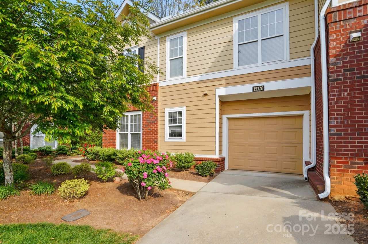 15326 Coventry Court Lane