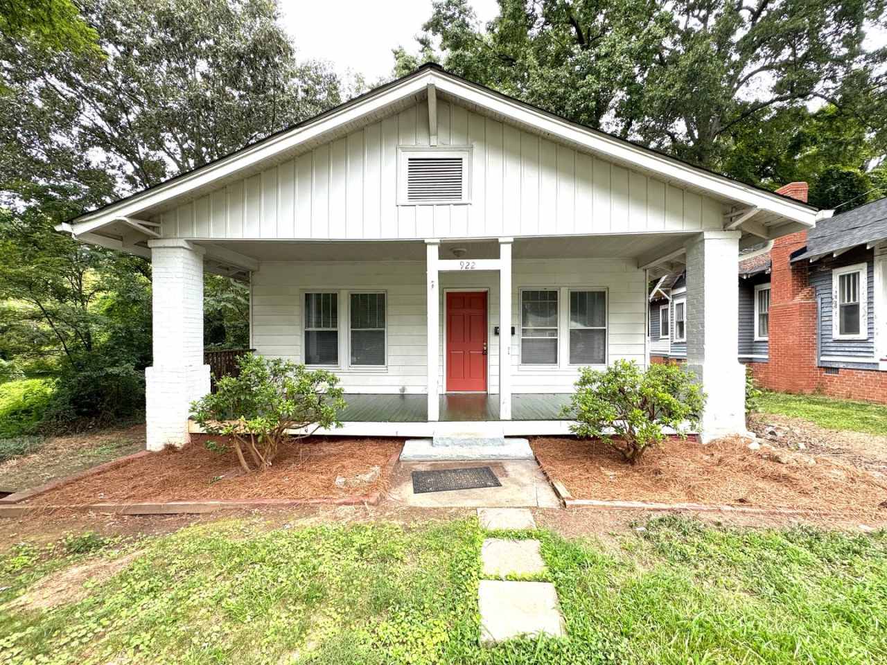 Remodeled 2BR convenient to UNCG-Lawn Service Included!