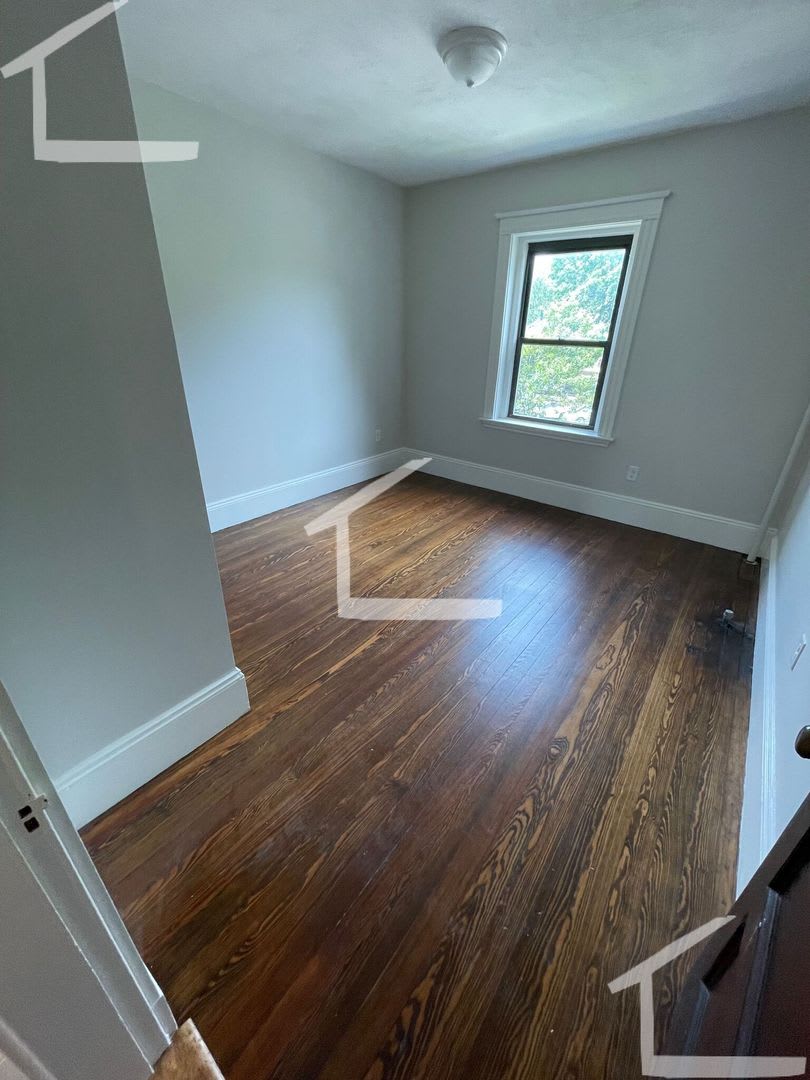 HUge 3 bed in Brookline