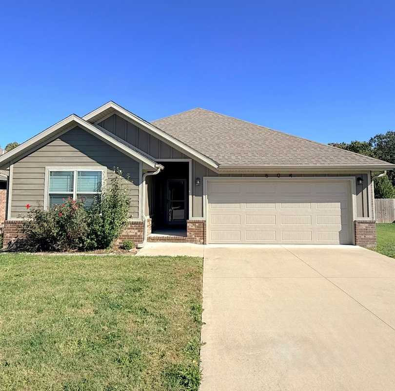 Fully Furnished 3 Bed / 2 Bath Home in Nixa