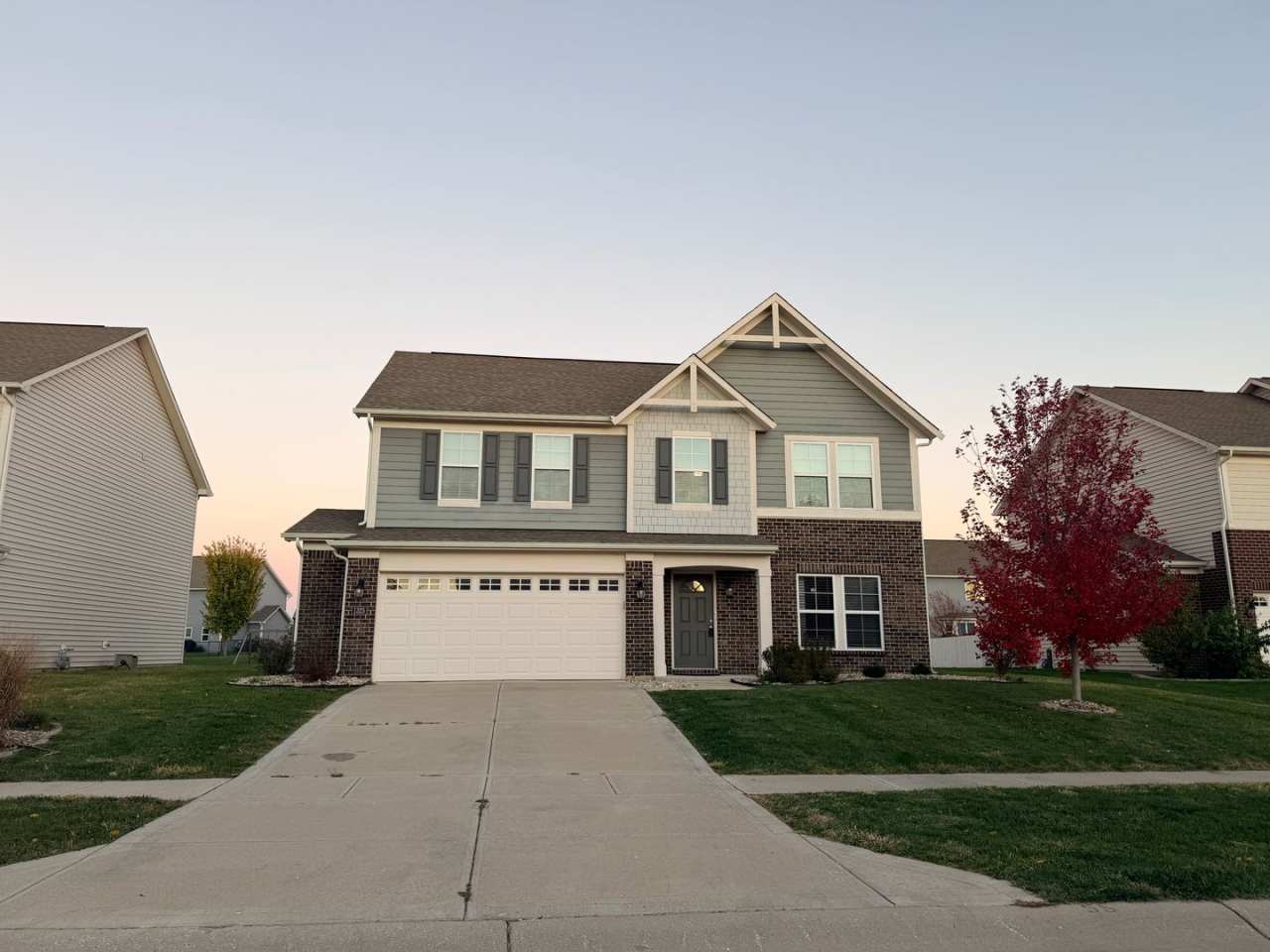 Move-in Special for this 3BR, 2 1/2 BA home located at 1325 Horse Shoe Bend, Greenwood, IN