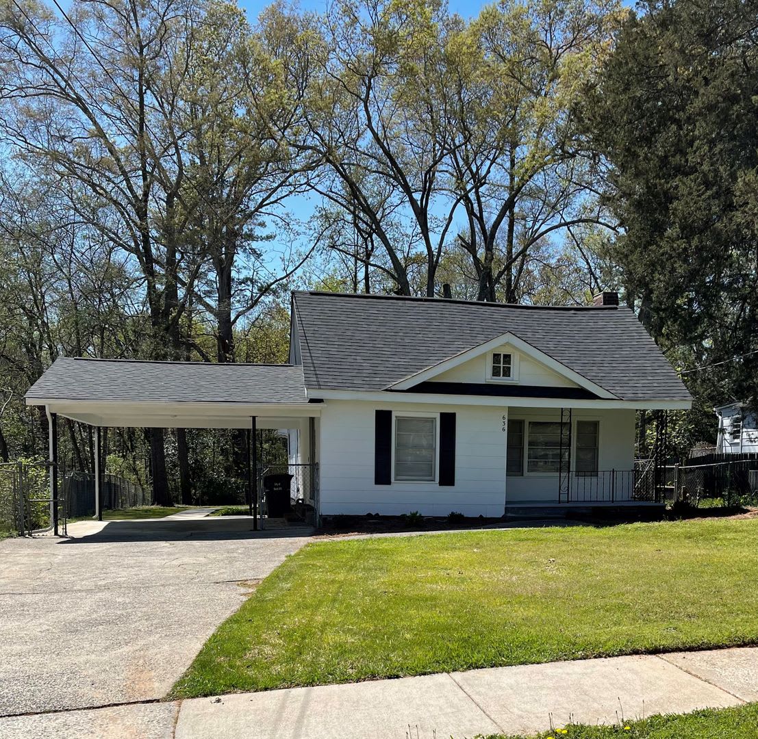 3 Bedroom RANCH!! ***ONE MONTH FREE RENT***