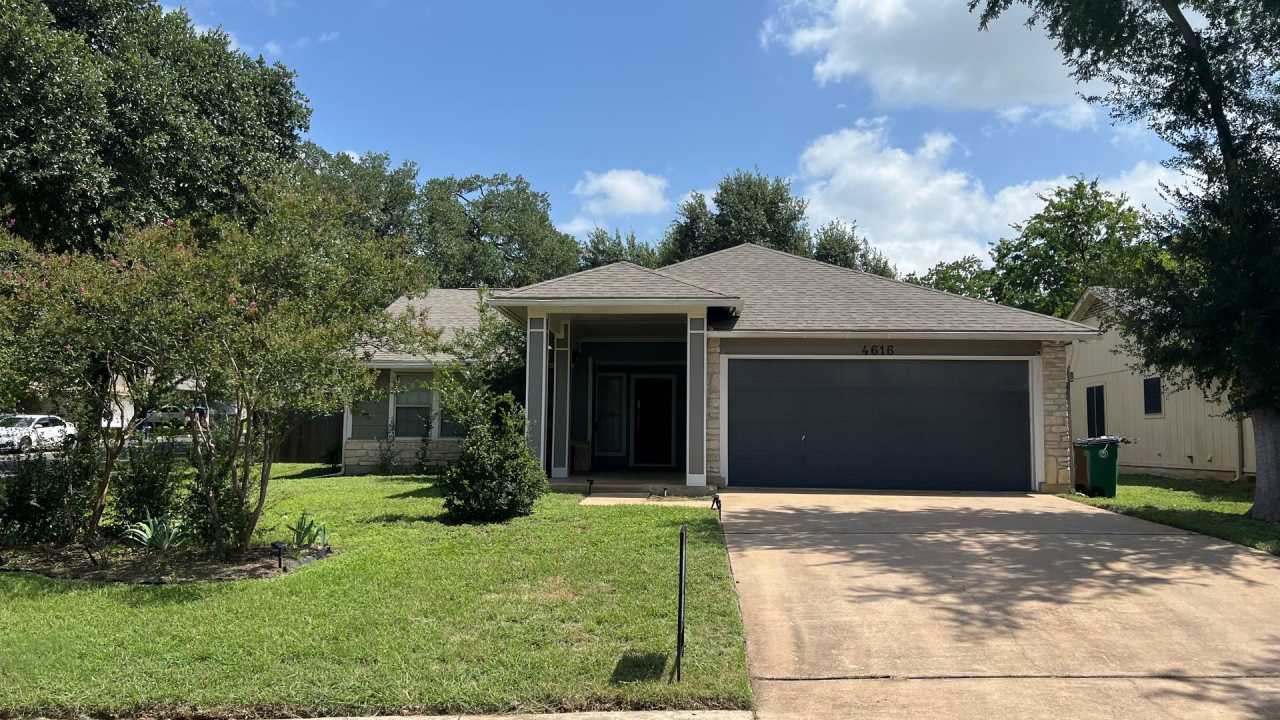 Fully Furnished! Gorgeous Corner Lot 3/2 Home in Milwood