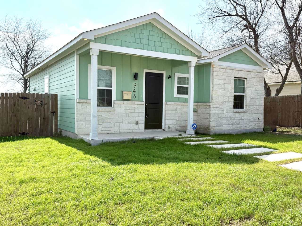 **APPLICATION RECEIVED** MUST SEE!!! 3 Bedroom / 2 Bath Home Near Fort Sam Houston!