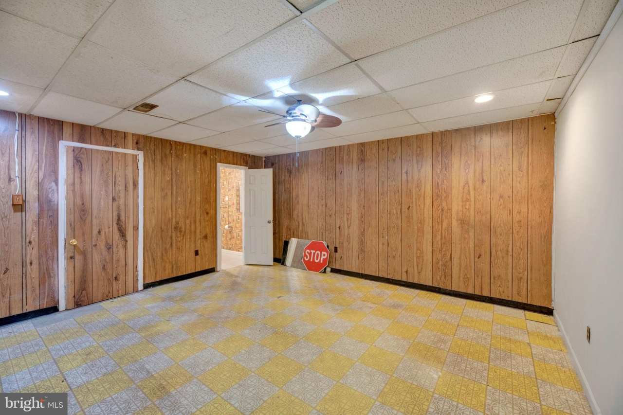 1327 BARNABY Terrace SE