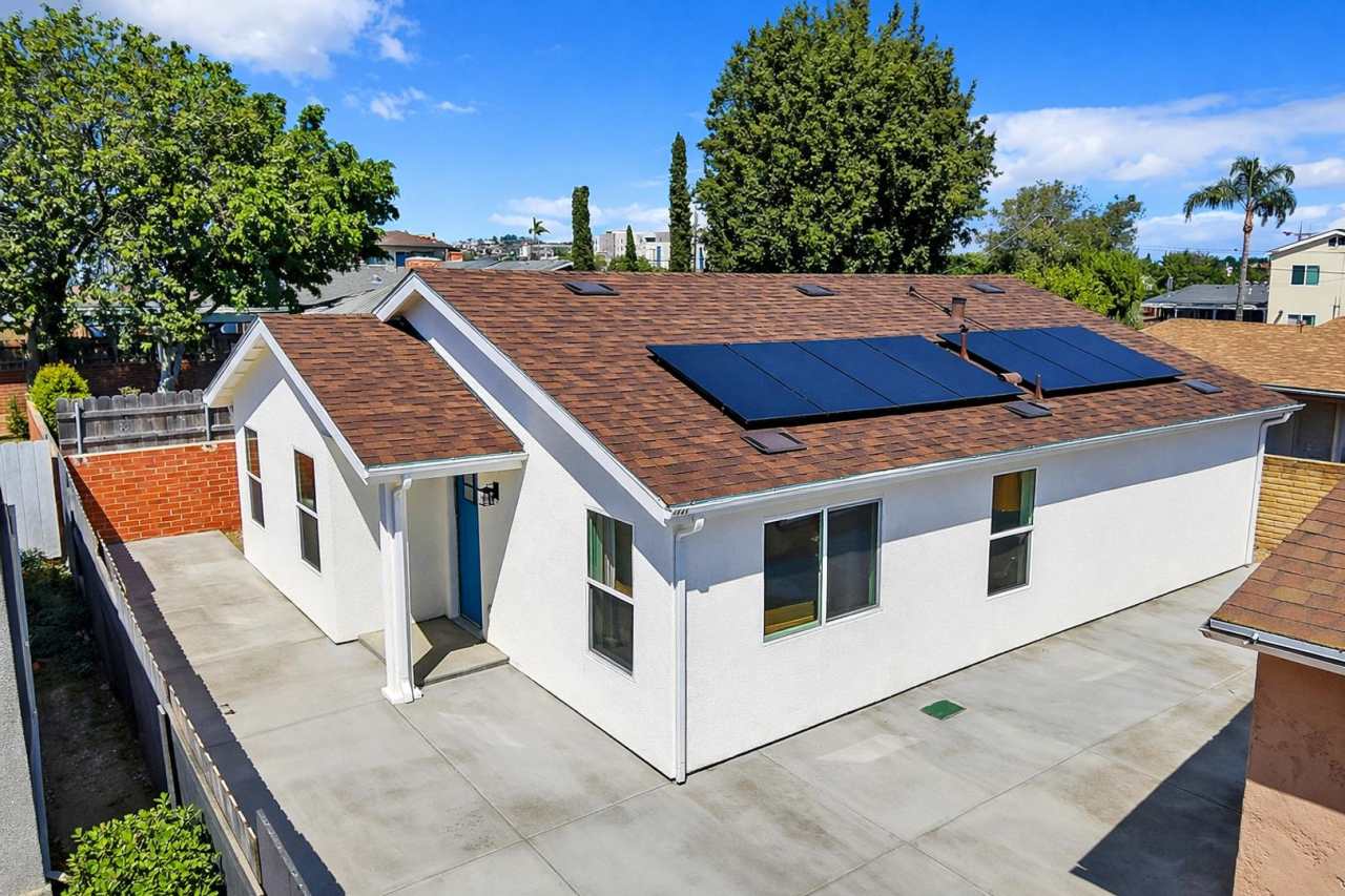 4 bed 3 bath Prime Location! (Lease out, pending signatures. Check back in a few days!)