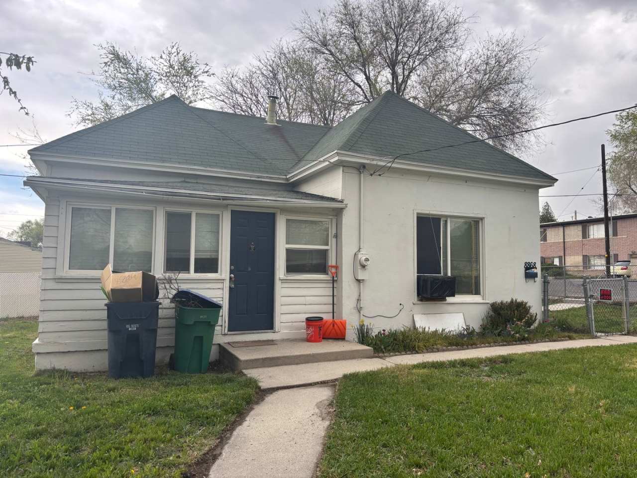 Cozy, Updated 3 bedroom Sandy home is a must see!!!