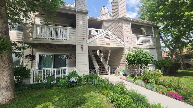 4915 Twin Lakes Road