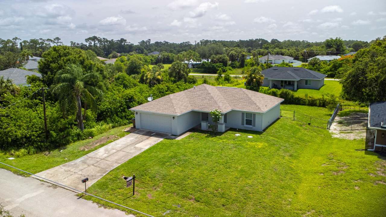 3/2 Single Family home freshly painted interior and exterior