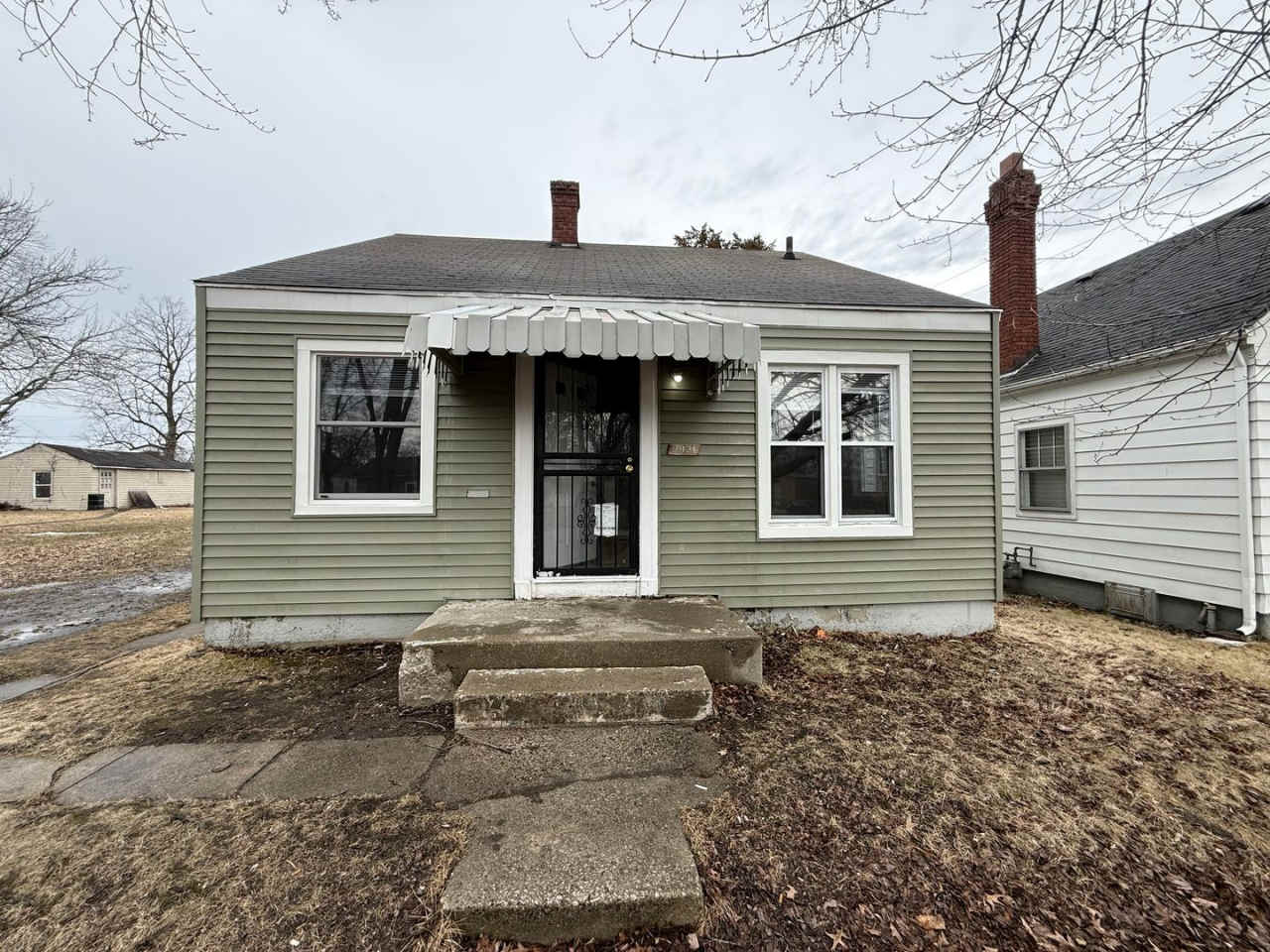 2921 Chestnut St- Two Bedroom Remodeled Home! *Available Now*