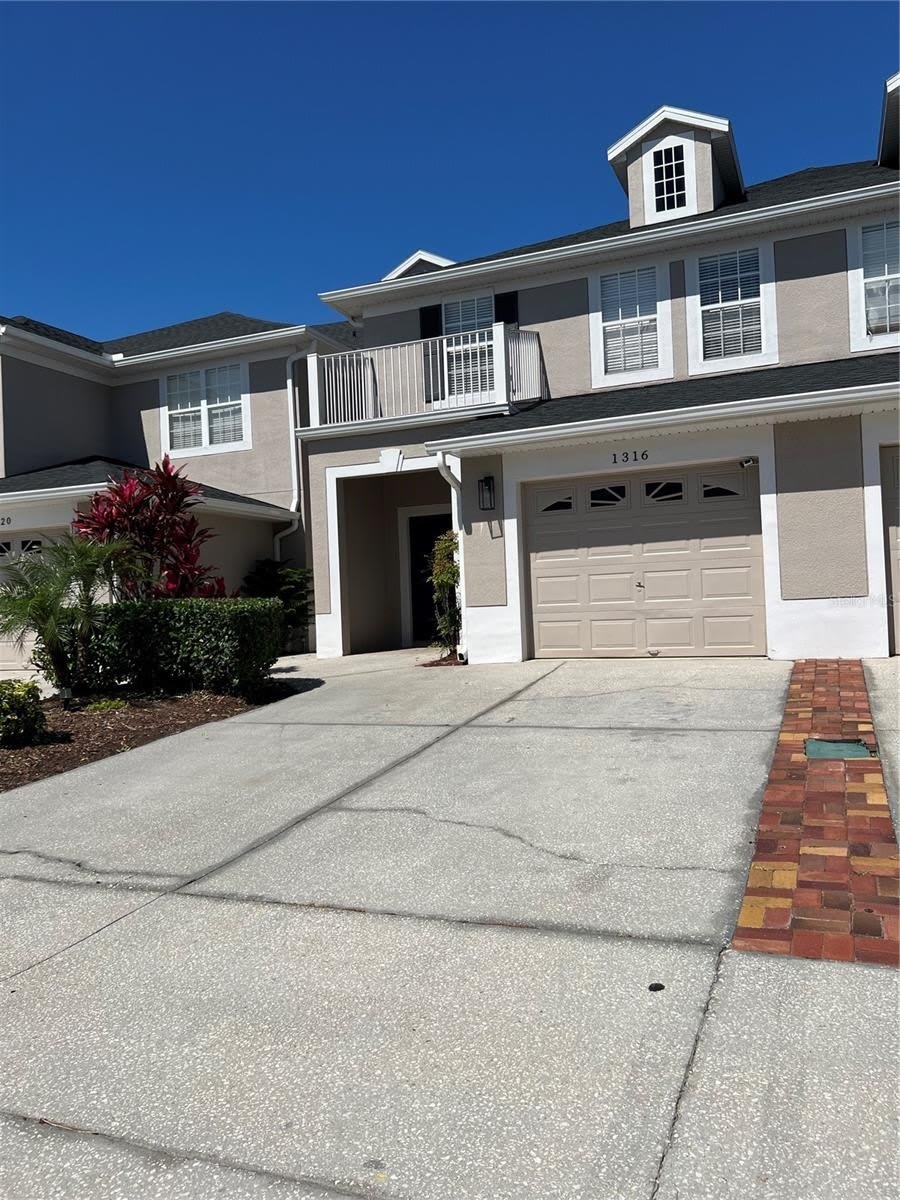 1316 FALLING STAR LN