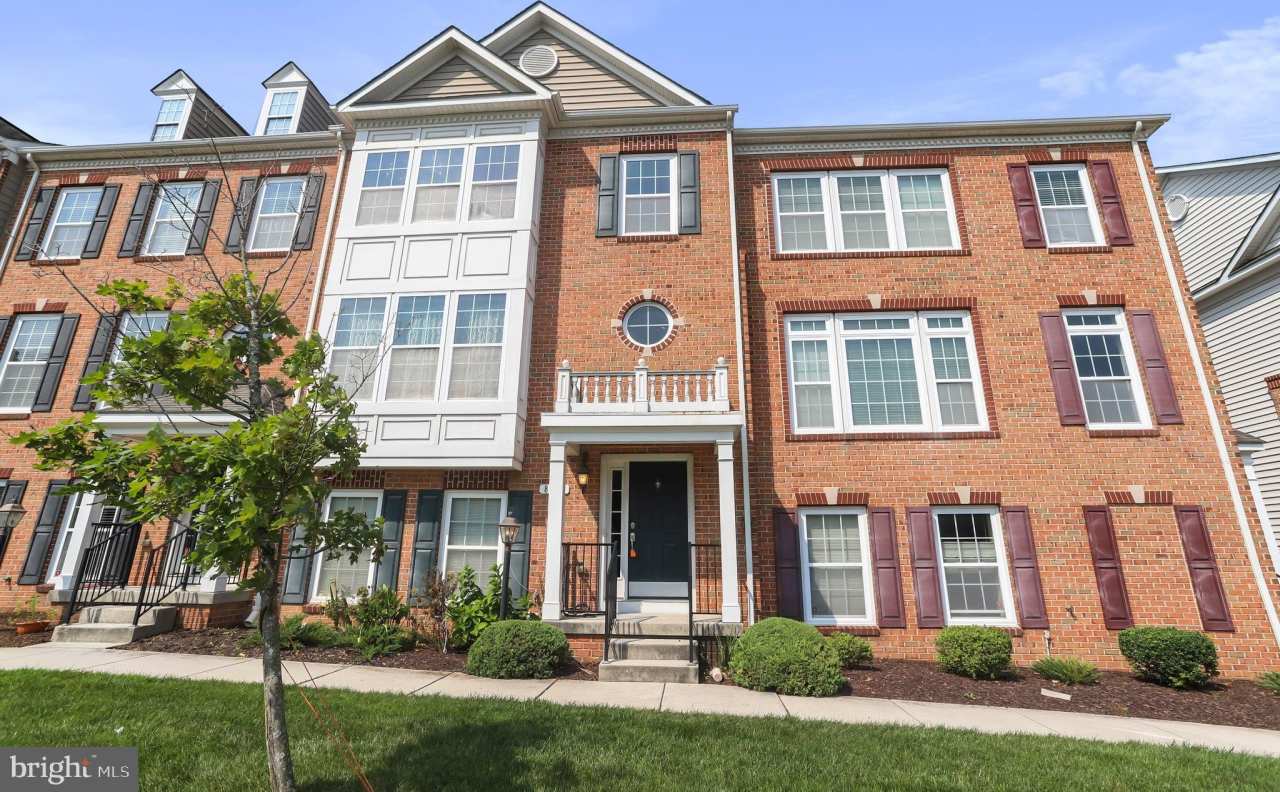 8871 PURPLE IRIS Lane unit: 28