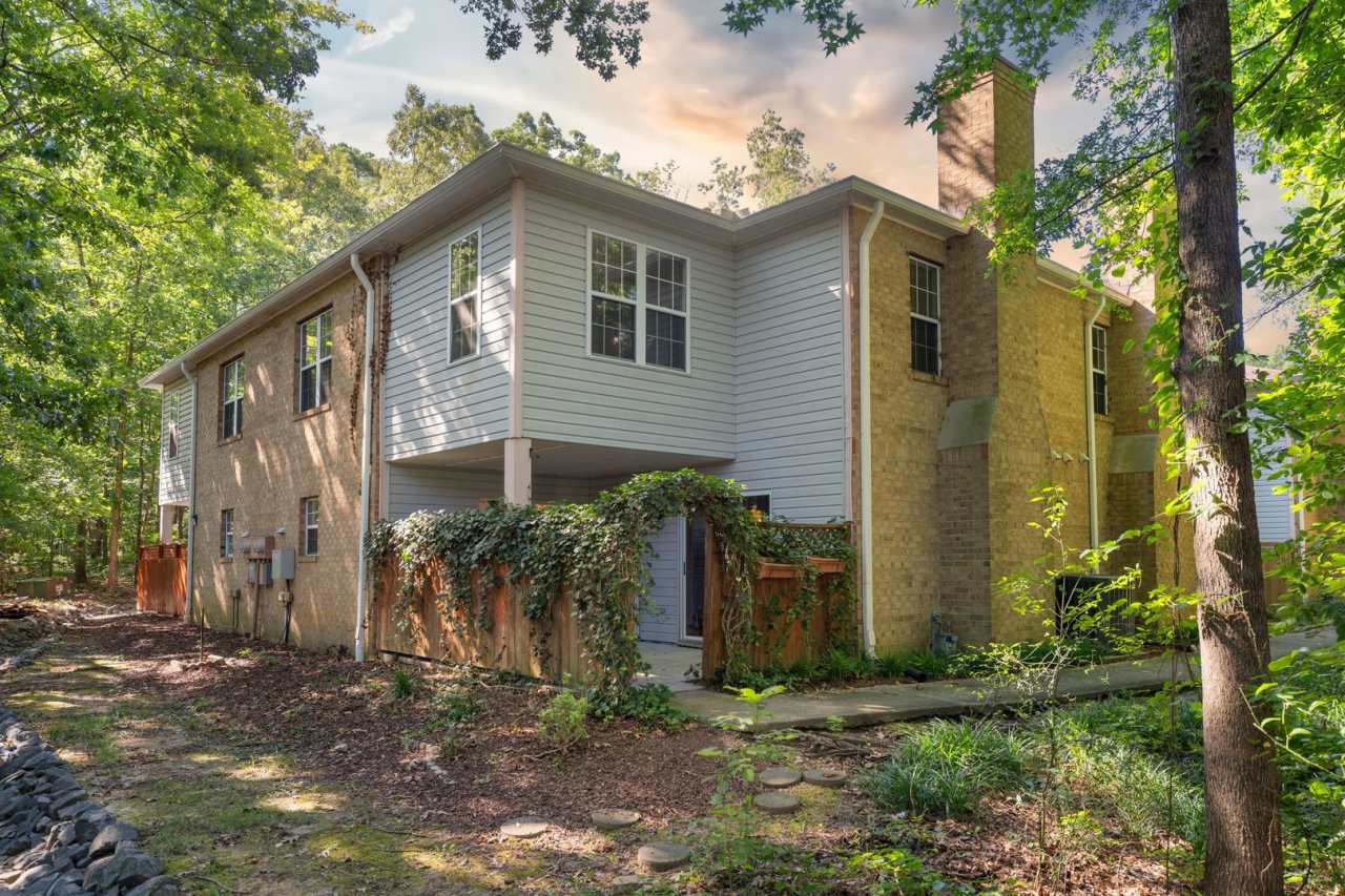 Beautiful 3 BR in Chapel Hill - Available October 20th!