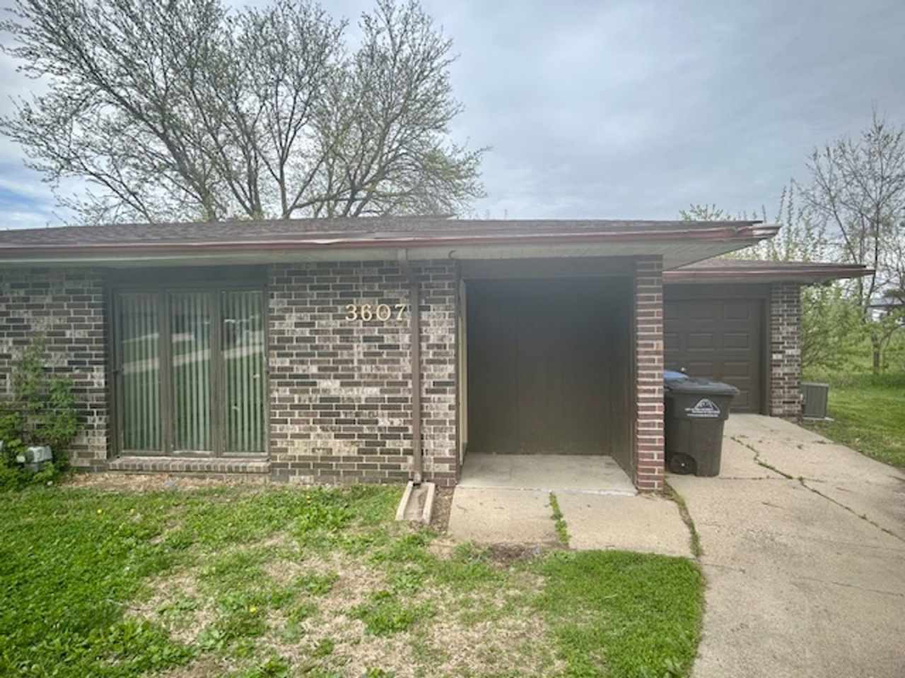 Two Bed Duplex with Garage