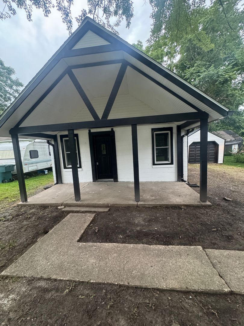 Newly Remodeled 2-Bedroom Apartment – Close to McGalliard!