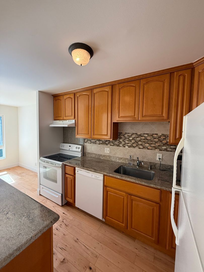 800 N Delaware Street - Woodlake Condos