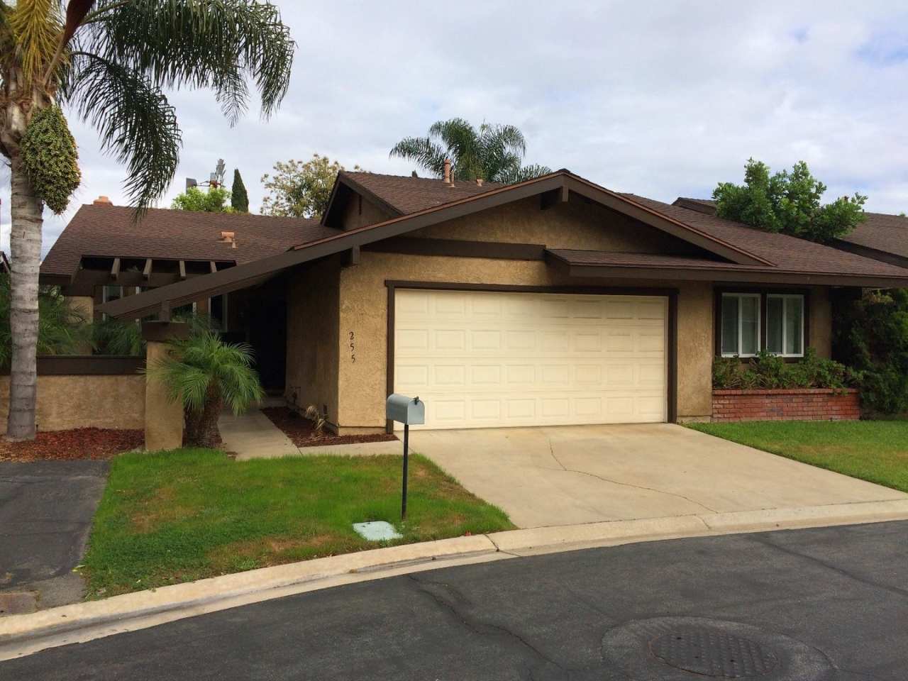 4 Bedroom Townhouse - Ideal for Chapman Students!