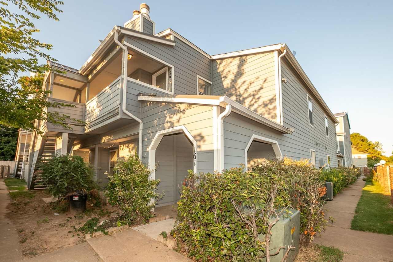 Spacious 1-Bedroom Apartment in South Tulsa | $785 | Mid October