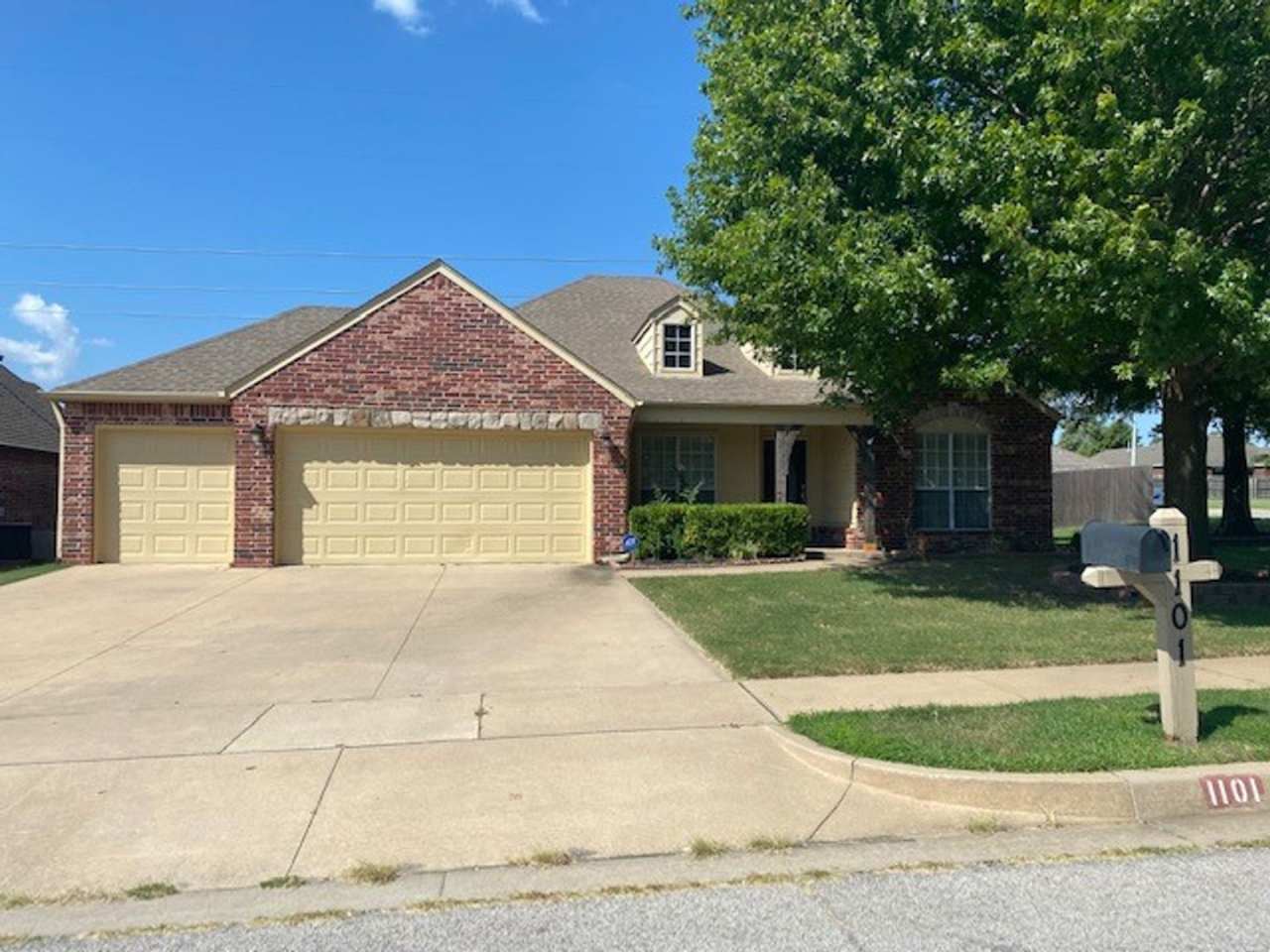 3 Bed, 2 Bath + Office | Jenks, OK | $2100 | Mid July