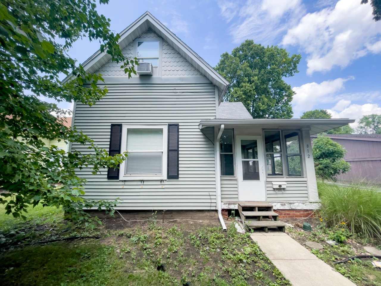 PRELEASING for AUGUST! Close to Campus