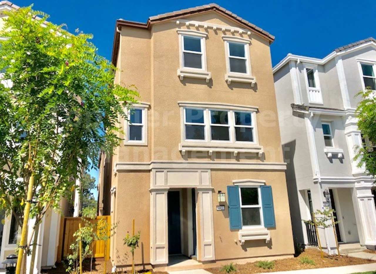 Beautiful tri-level 3 Bd/2.5 Ba, 2000 sf single-family house in Pleasant Hill available December 1st for lease very close to Pleasant Hill BART!!!