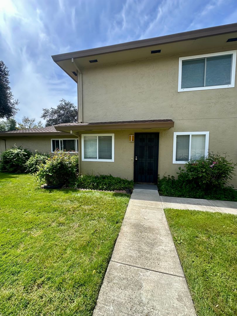 Gorgeous 2 Bedroom 1 Bath !