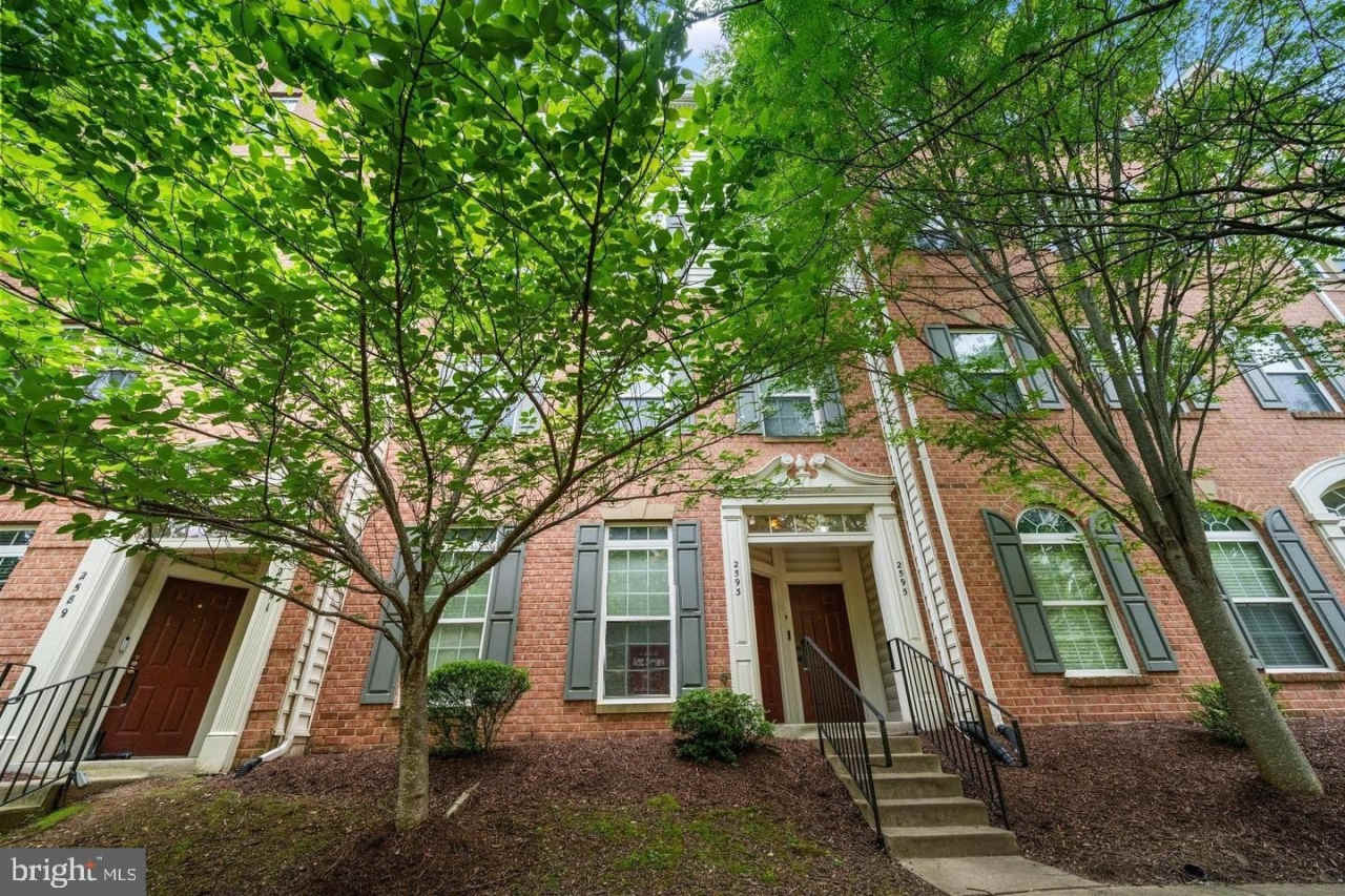 2593 EASTBOURNE Drive