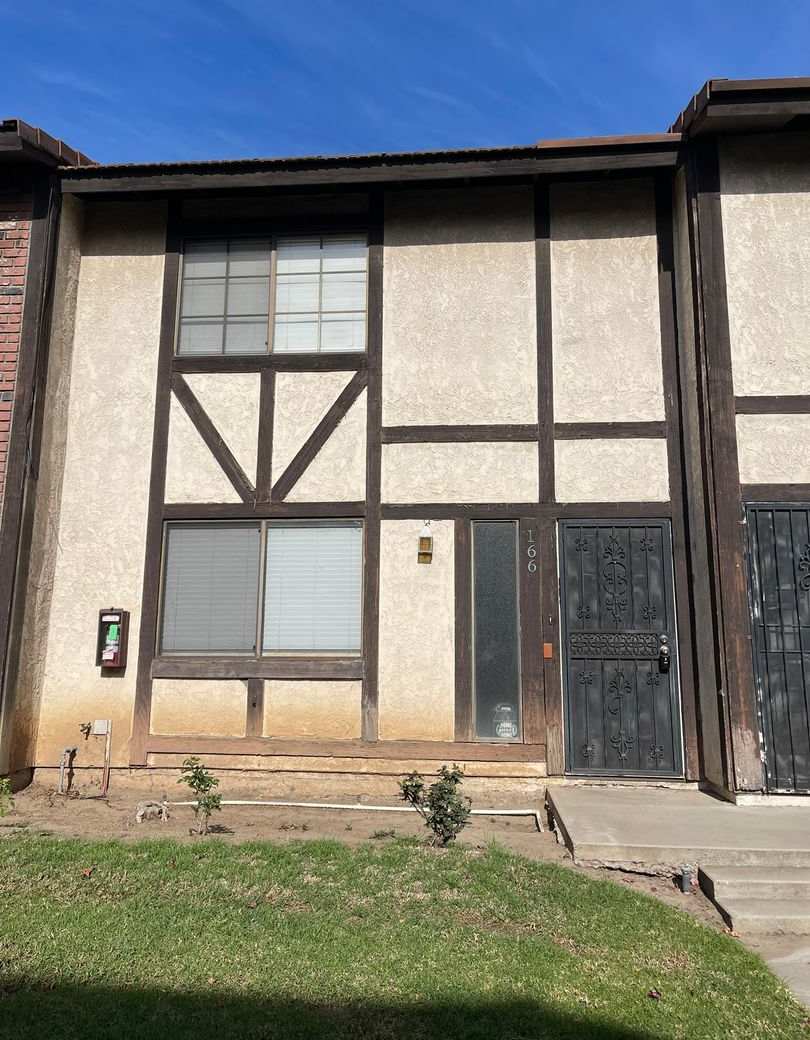 2BD/1.5BA Condo in Rialto!