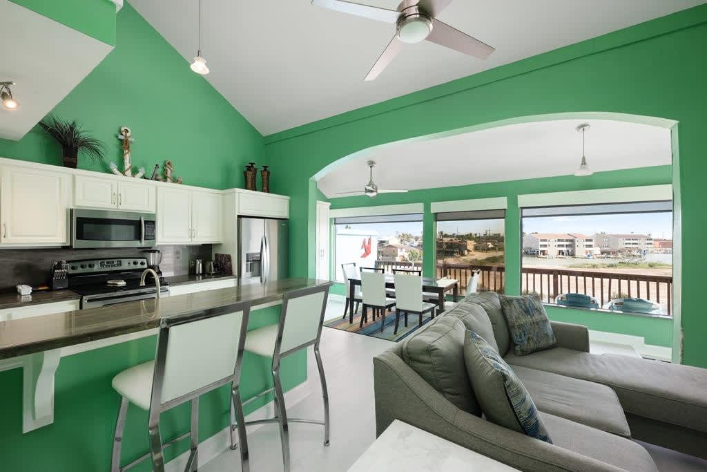 1323 Harbor Island Dr.