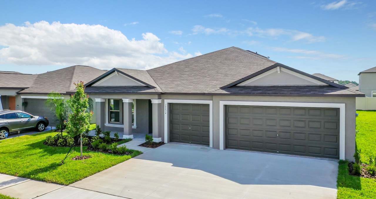 Beautiful 4 bedroom 2.5 bathroom Single Family House! Like new!