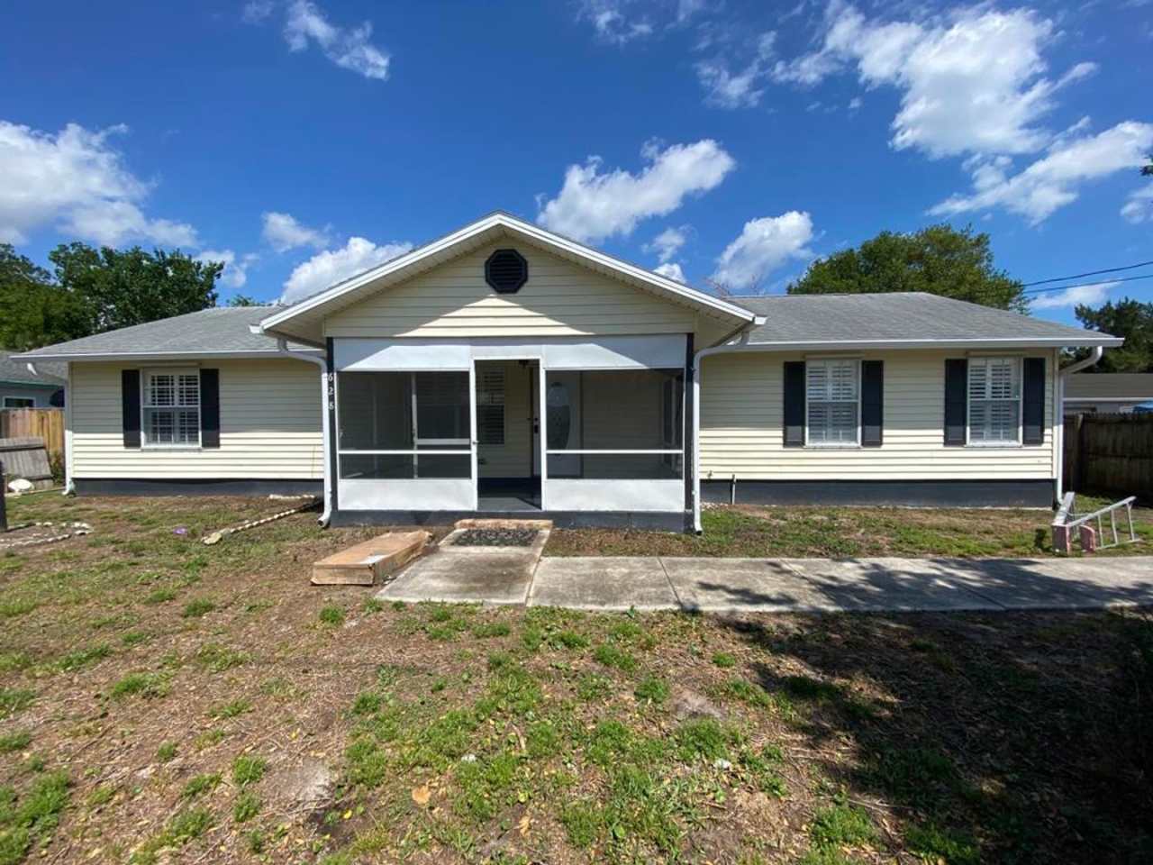 Spacious 3/2 in Holly Hill