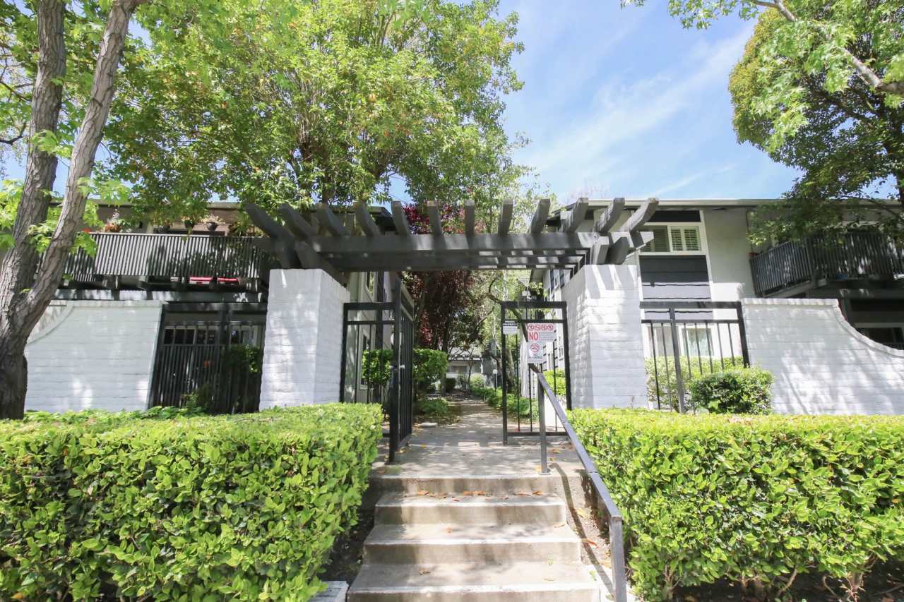 San Ramon Gardens Condo - 2 Bed and 1 Bath Convenient Location