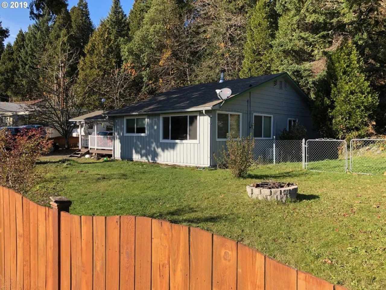 2 bed 1 bath fenced yard with fireplace 48015 W. 2nd St