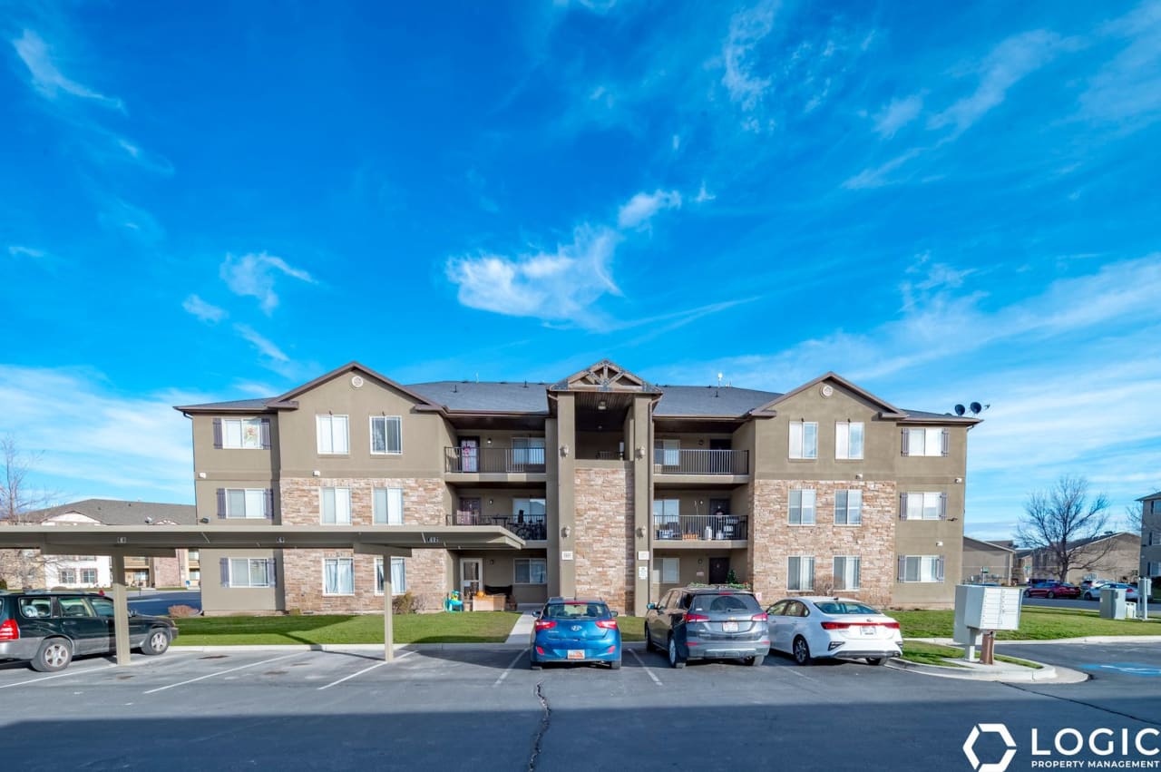 Spacious Condo in Great Location!