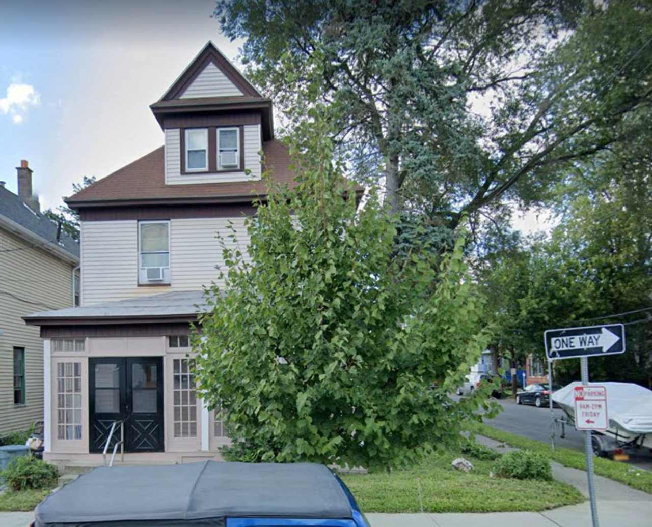 5 Bedroom 2 Bathroom House!